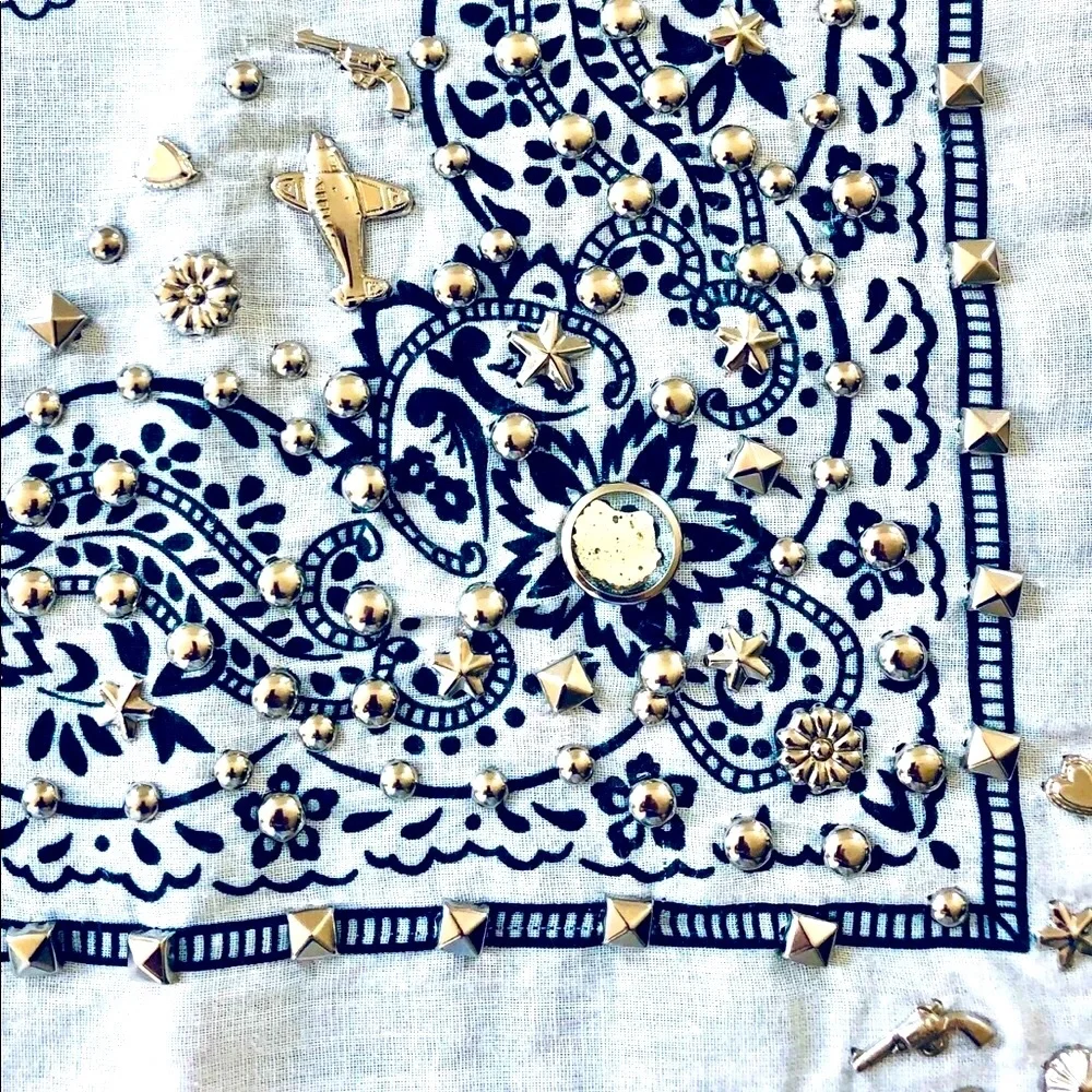 Worn 1 X Silver studded White and black classic print Cotton bandanna 21 x 20